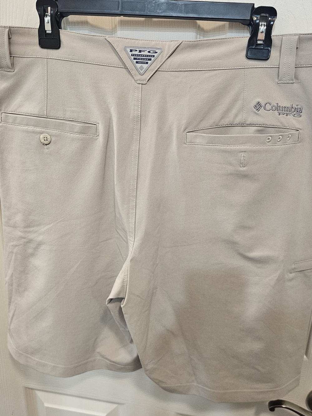 Columbia PFG Men's Tan Flat Front Performance Shorts NWOT 34